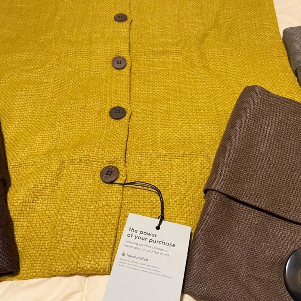 New West Elm Solid Raw Silk Button Pillow Cover, Dark Horseradish Gold, 20”